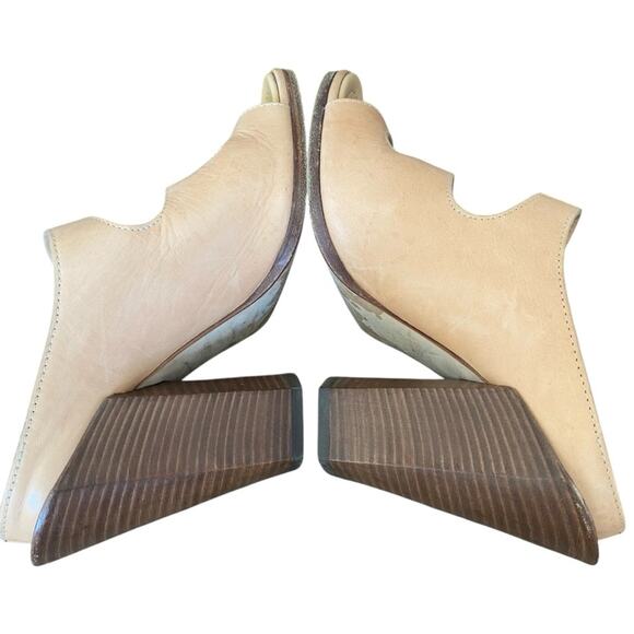 Burberry Light Almond Tan Leather Cut Out Block Heel Sandals size 37 size 7 - Picture 10 of 12